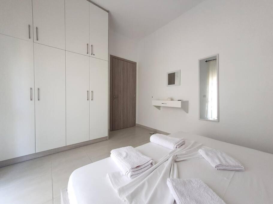 Ares 2 / Summer Close To The Apartament Saranda