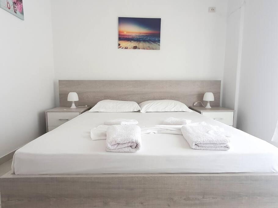 Ares 2 / Summer Close To The Apartament Saranda
