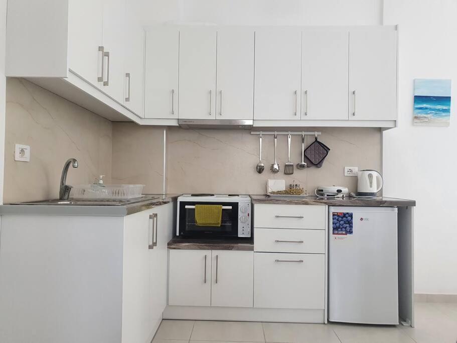 Ares 2 / Summer Close To The Apartament Saranda